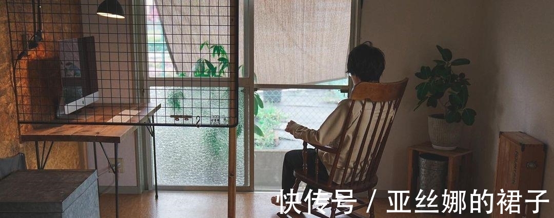 物质|26岁日本男生的独居生活:低消费,物质极简,却活出舒适和惬意