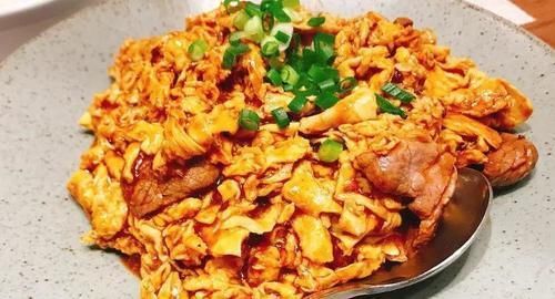 年夜饭上不能少了这道菜,上锅一炒,好吃又好做,营养滋补又暖身