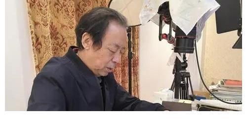 卢中南$庞中华硬笔书法难再风光,笔墨秀逸堪比田英章,网友却说笔法简陋