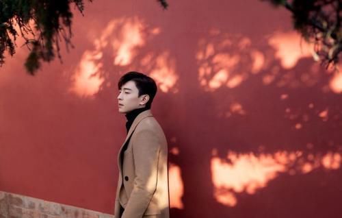 邓伦招聘员工福利多,包吃包住包奶茶,一看工资劝退众人