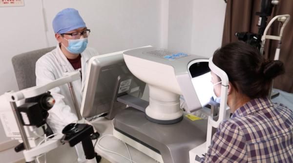 泪液|网红“洗眼液”爆卖，有人竟用出病了，医生这么说