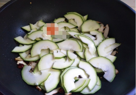 一道素小炒,清新爽口,上桌比肉菜受欢迎