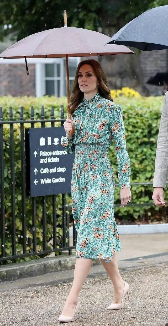 凯特王妃和西班牙王后同穿“菠菜裙”,一个保守一个奔放,太美了