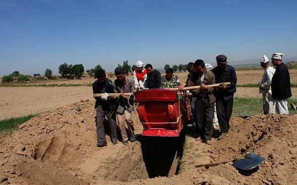 明白|古人为何讲究“棺材不得落地”？看完你就明白了！