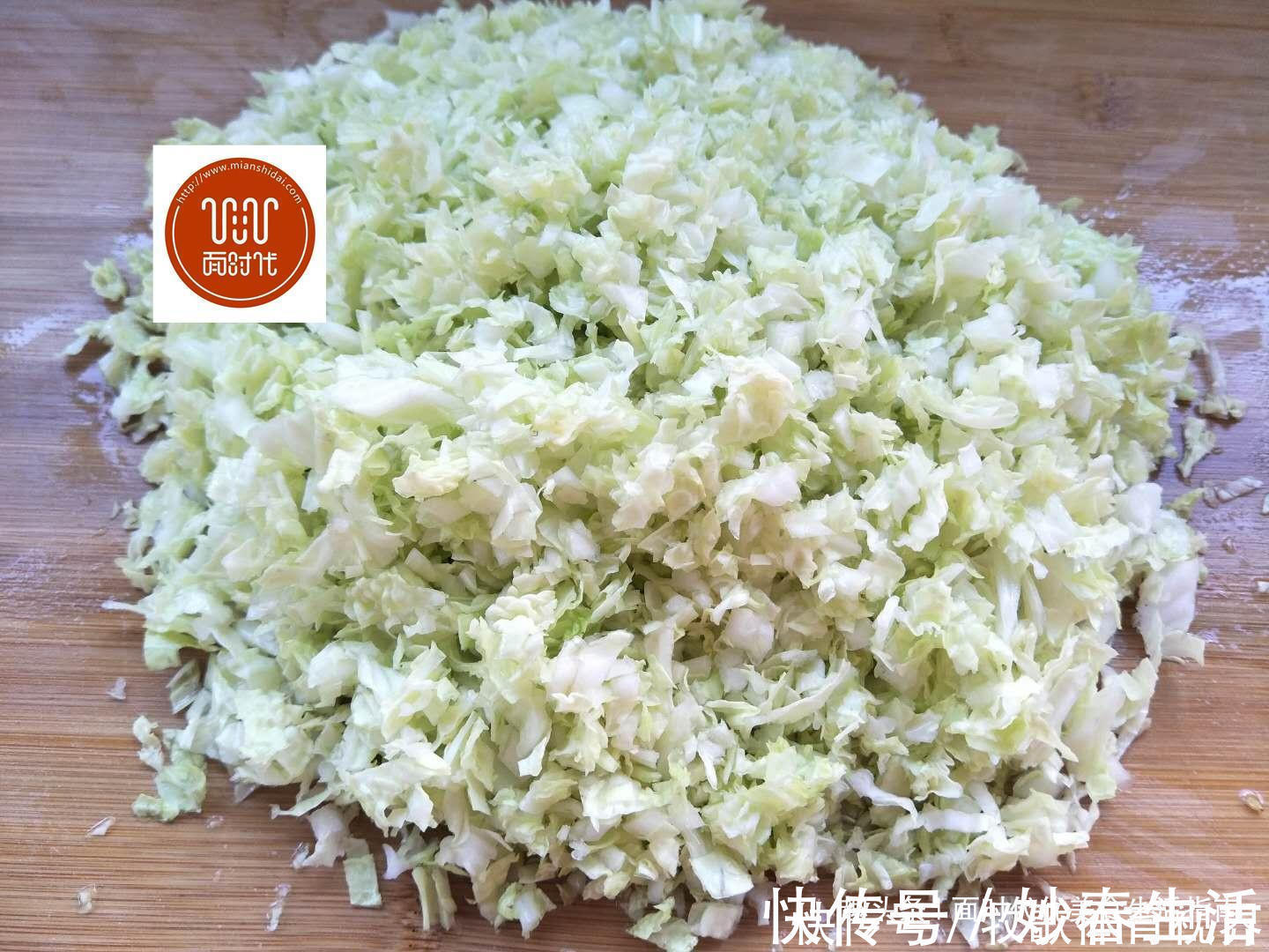 别再炒白菜炖白菜了,教你做成白菜丸子,酥脆鲜香拿肉都不换 !