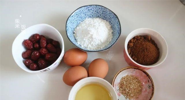 3个鸡蛋,一把红枣,做一款简单又好吃的枣糕,味道太正了