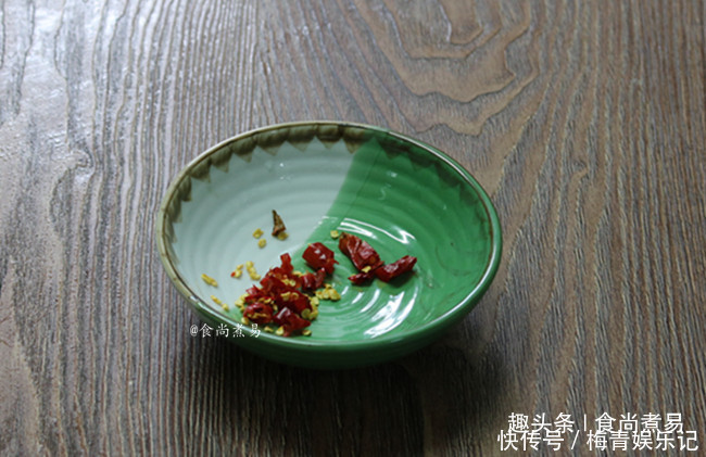 少女|闺蜜三天两头吃此菜,鲜甜多汁又简单,美白补水,40岁像少女