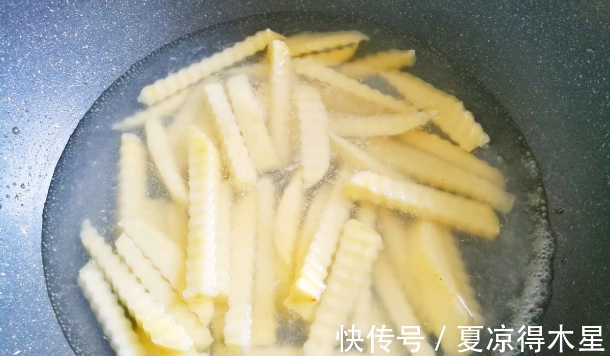 土豆条|自制凉拌狼牙土豆，比薯条还好吃，鲜香可口，大人孩子都爱吃！