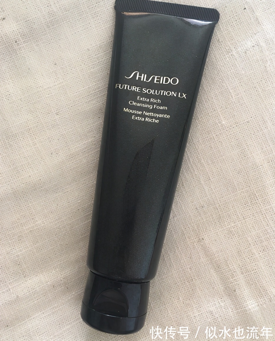 有光泽|超好用的洗面奶推荐:温和控油让你的肌肤越来越柔嫩,细腻有光泽