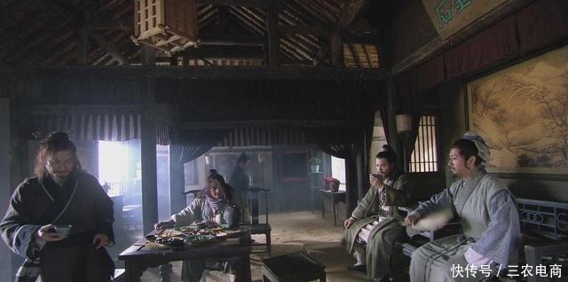 投奔|水浒传面对晁盖的投奔，王伦的路只有两条，一条比一条凶险！