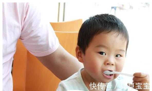 睡眠质量|儿科医生呼吁停止食用,多吃易伤害孩子发育,提醒:趁早撤下餐桌