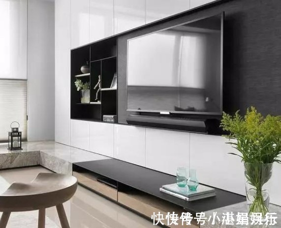 邻居|老公非要在客厅打一排柜子!没想到这么多好处,邻居回家默默照做