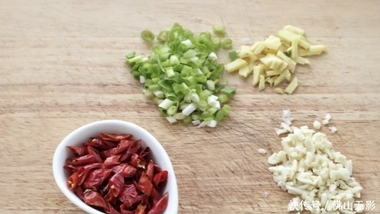 色泽诱人的家庭版毛血旺,麻辣鲜香超诱人,看的人直流口水