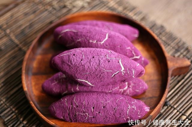  它长得像紫薯，但却不是紫薯，软乎香甜好解馋，用来当早餐很合适