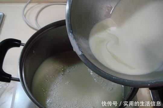 这2种“垃圾”别扔了,用它们来浇花,盆栽都快长疯了!