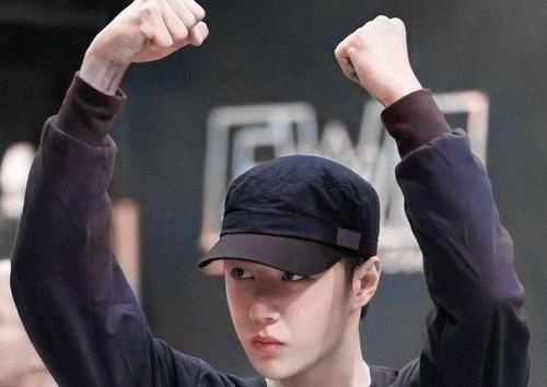 宣传片|王一博青春当燃宣传片发布,可奶可拽可清醒,传递青春正能量