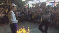 |搞笑GIF趣图你们女生过分了，欺负男生和狗！