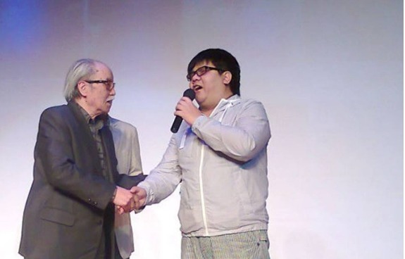 憑借星光大道走紅，還登上春晚舞臺，曾舉辦公益演出收入全部捐出