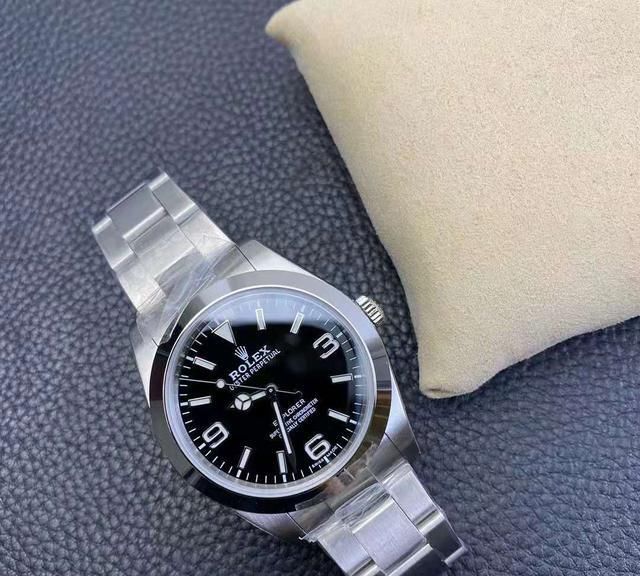 只差一万！欧米茄海马300和劳力士探险家一代，怎么选