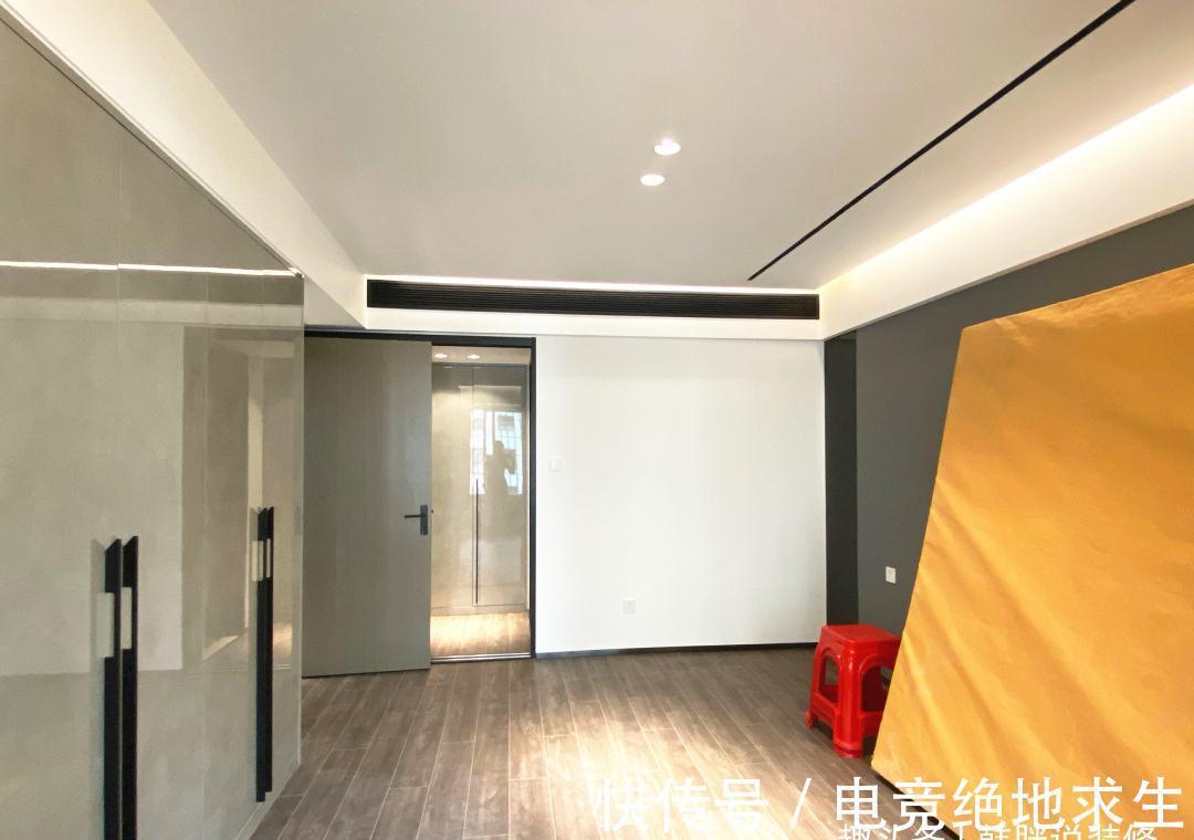天花板|130㎡新房硬装刚结束,还没家具和软装,进门就是客厅真少见