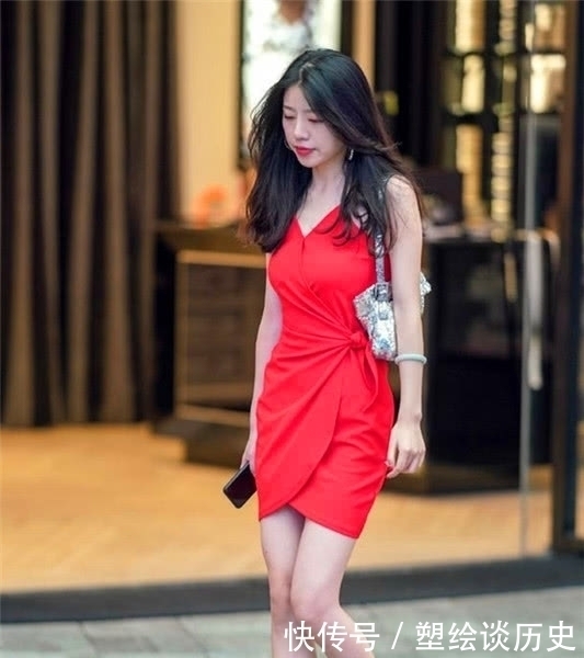 连衣裙|街拍,红色连衣裙的时尚美女,很好的展现优雅的气质与搭配