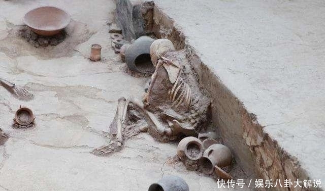  a6356|地震来临，“母亲”紧紧护着孩子死去，被人发现已过了4000年