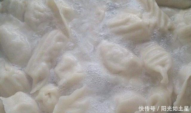 冬天,我家常用此菜包饺子吃,鲜嫩多汁,比韭菜馅香,比白菜馅鲜