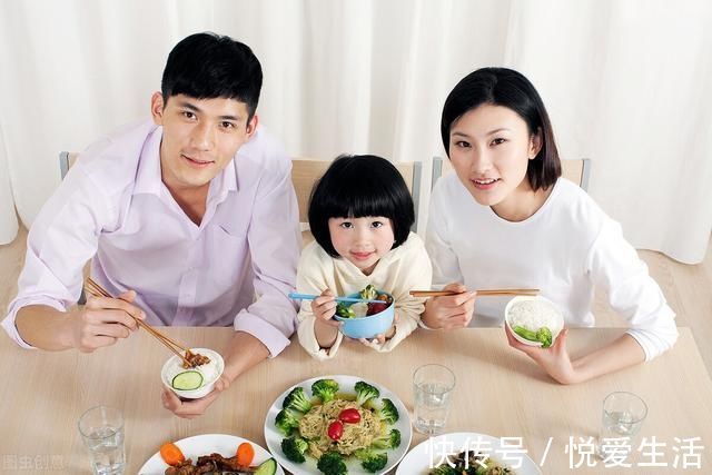 情商|孩子情商高不高,从饭桌上这三点就能看出来,你家孩子属于哪种