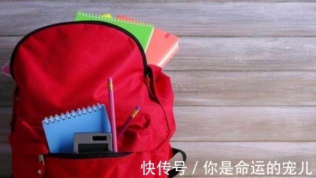 爹娘|弟弟把儿养在哥家,夫妻打工回来给哥八千,回去一翻书包,热泪盈