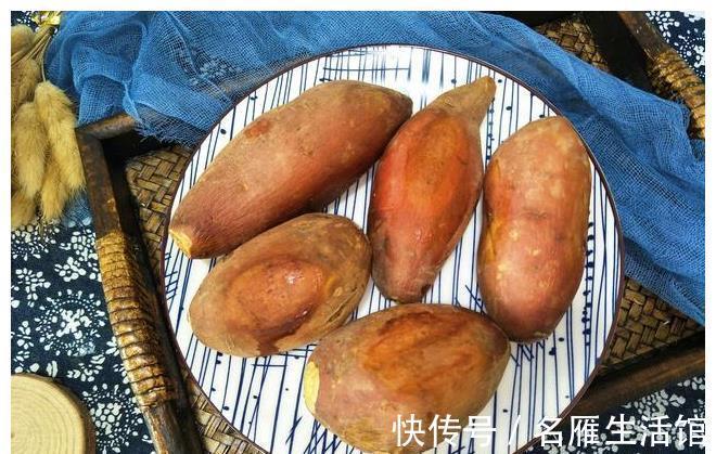 红薯|把一堆红薯扔进电饭煲,不加一滴水,不用烤箱,出锅比烤的还好吃
