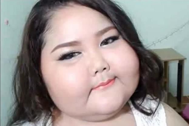 动作|女孩脸部很娇嫩,“3个动作”趁早改,否则脸会“越来越大”