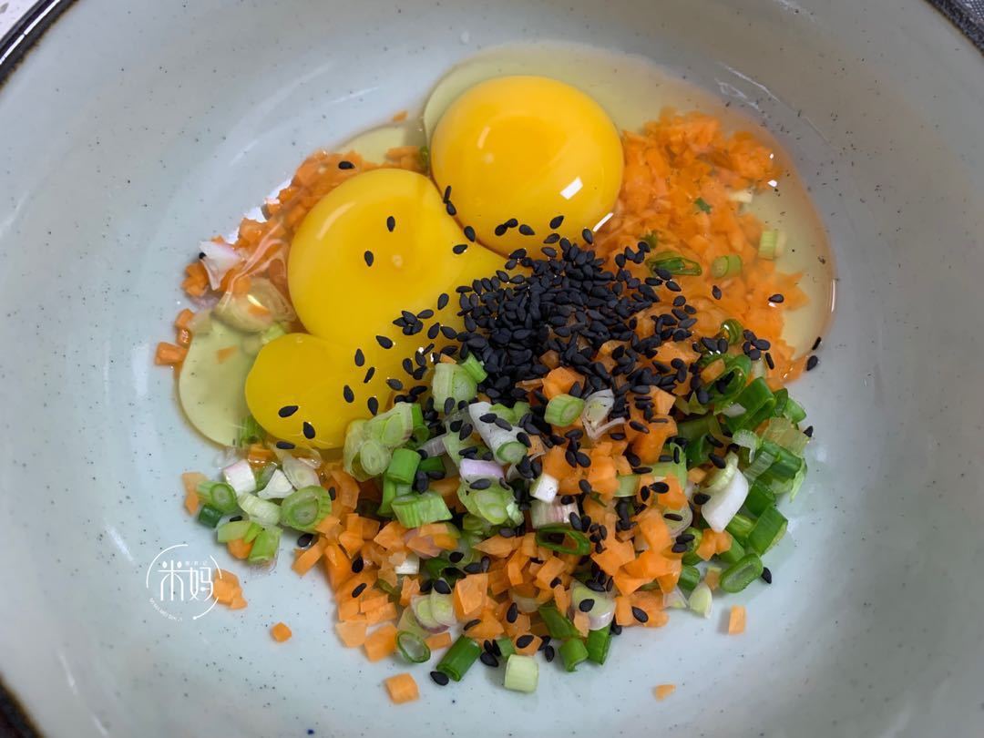 最近孩子迷上它,早餐宵夜都要吃,柔软焦香还拉丝,5分钟就搞定