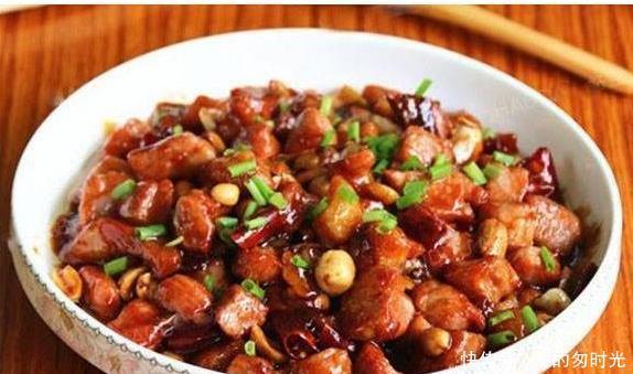 其乐融融|在家准备了几道拿手好菜,美味极了,一家人吃得其乐融融