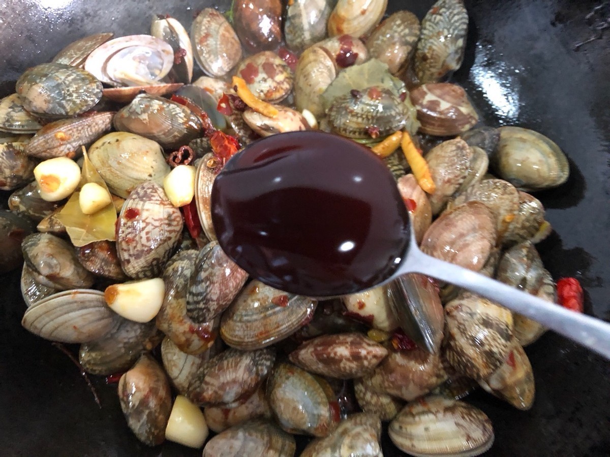 郫县豆瓣酱|这个季节的花甲又肥又鲜美,配上酱料简单一炒,鲜美又下饭