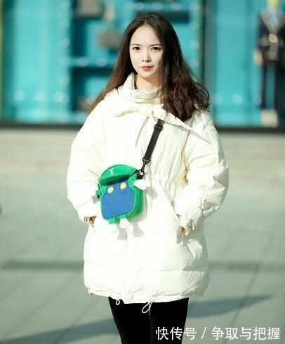 淡蓝色 秋冬穿搭,颜色搭配很重要!这几种常见颜色的搭配实用又好看!