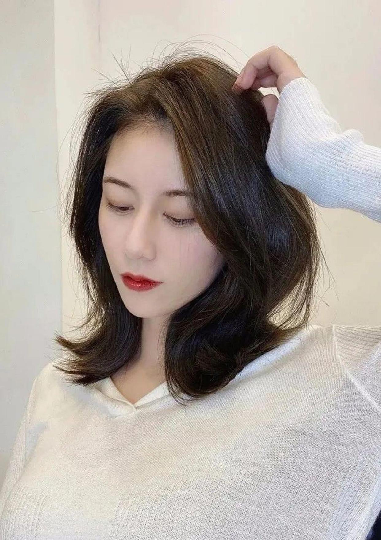 弧度|剪锁骨发选择外翻还是内扣?选对了显洋气还好打理