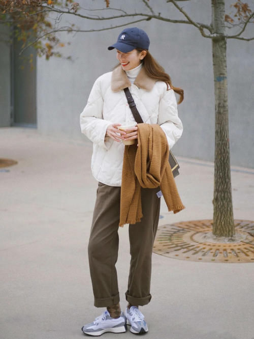 身材五五分的女人,劝你别穿阔腿裤,换成“直筒裤”,更遮肉显高