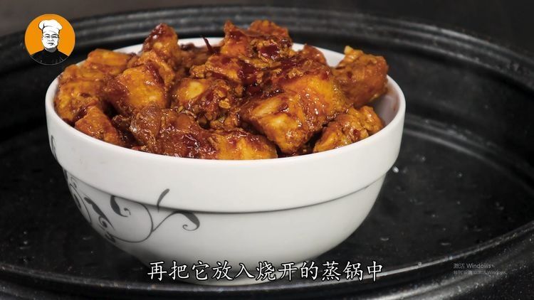 我家五花肉从不红烧，淋入2个鸡蛋，不炒也不炖，软糯不油腻