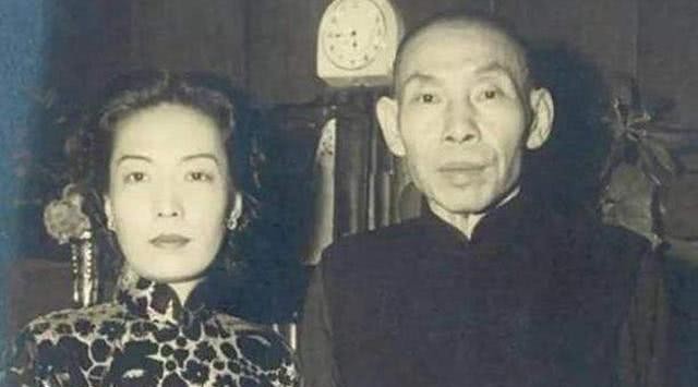 杜月笙老婆扔了五块钱,说,这个人要是捡了,我们以后就不用他了