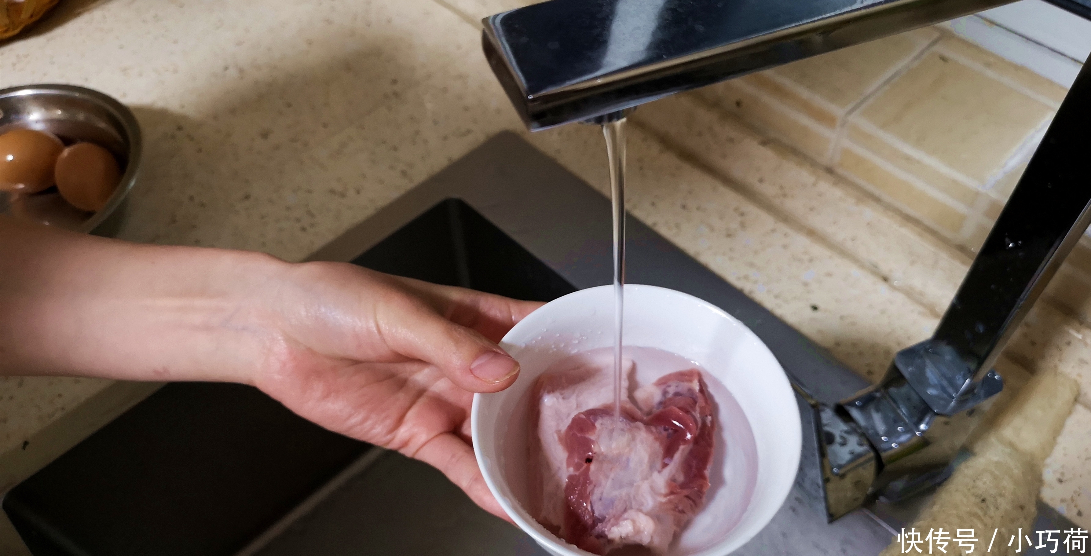 冰箱刚拿出的冻肉,不管冻得多硬,老师傅教我这招,分分钟解冻