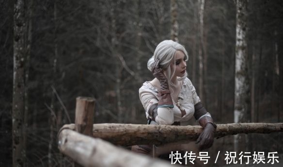 s德妹COS《巫师》时空之女希里:肤白貌美的女术士
