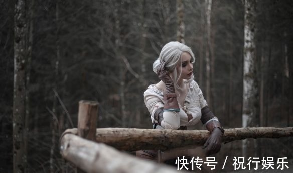 s德妹COS《巫师》时空之女希里：肤白貌美的女术士