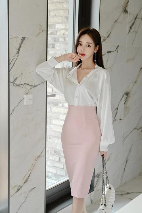 孙允珠活力穿搭：衬衣+包臀裙，4款小清新职业装推荐