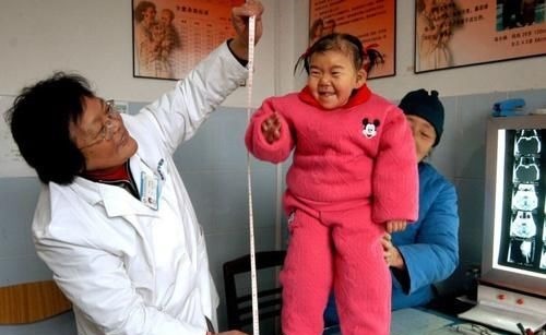 孩子|孩子个矮别总赖遗传,想让娃的身高蹿一蹿,后天的养娃方法是关键