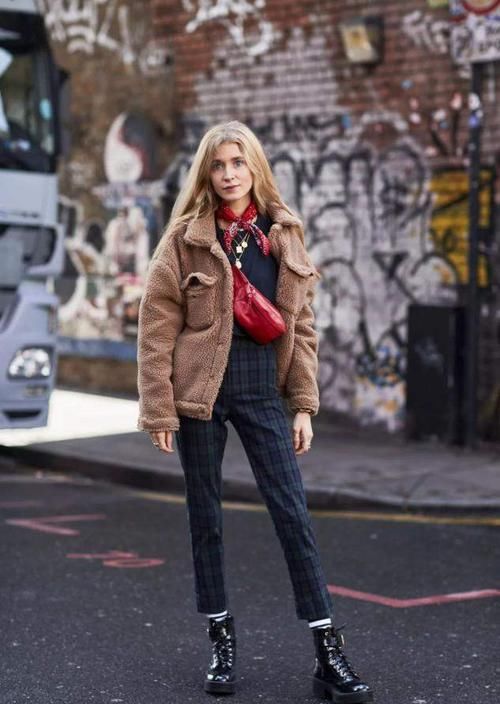 靴子别买太多，今年秋冬有这4双就够了，保暖时髦，还不易撞鞋