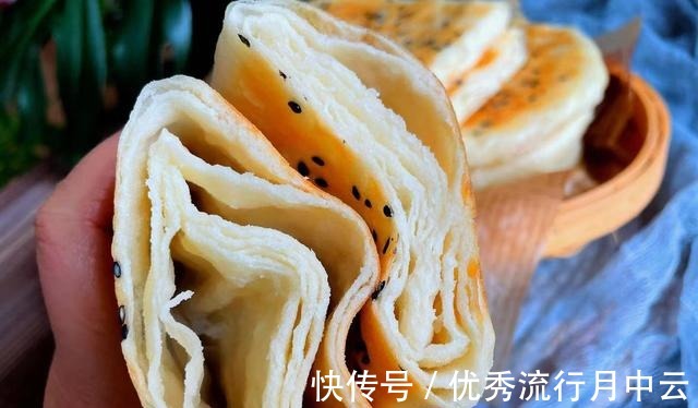 自从学会这个烤饼的做法,早餐更美味了,外皮酥脆,内里多层柔软!