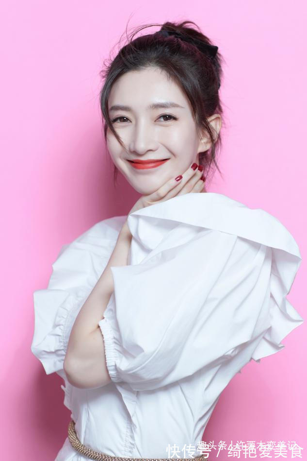 发型 不管什么年纪的女人,这3种“发型”别留了,显脸大还很显老