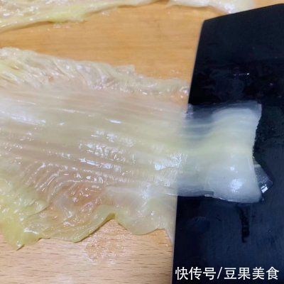 没有人可以逃得过猪肉酸菜饺子的美食诱惑