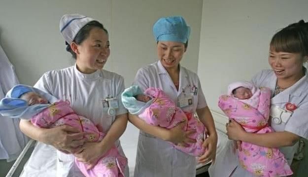 妊娠期|世界首例7胞胎,每天42瓶奶52块尿片,23年过去了,现状令人羡慕