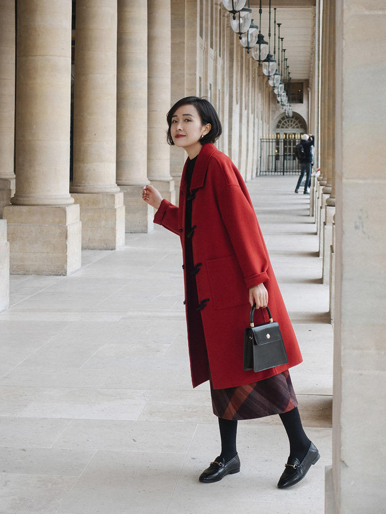 美女|漂亮妹妹都爱穿这3款大衣,不仅时尚大气,还能塑型,打造完美身材!